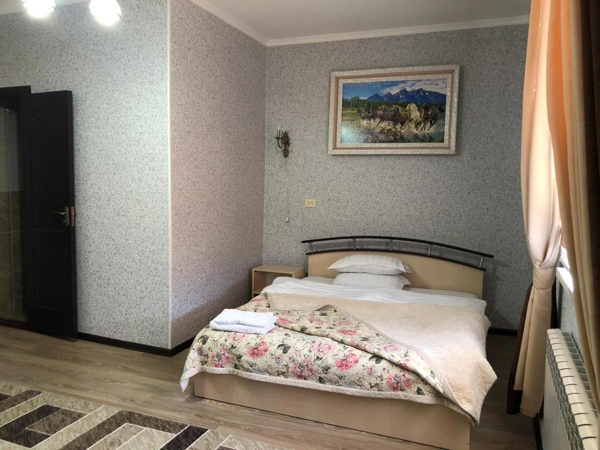 Keruen Hotel Taraz Buitenkant foto